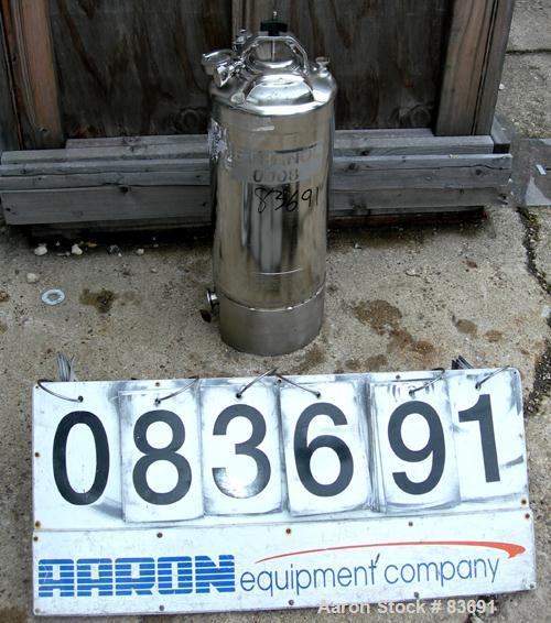 USED: Alloy Products Pressure Tank, 5 gallon, 316 stainless steel, vertical. 9" diameter x 18" straight side. Dished top and bottom. Internal rated 100 psi at 250 deg F. Openings: top (3) 1/4" tri cl...