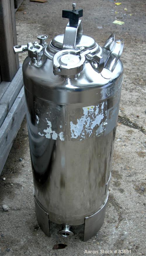 USED: Alloy Products Pressure Tank, 5 gallon, 316 stainless steel, vertical. 9" diameter x 18" straight side. Dished top and bottom. Internal rated 100 psi at 250 deg F. Openings: top (3) 1/4" tri cl...
