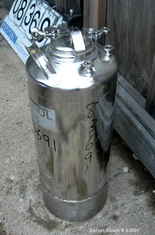 USED: Alloy Products Pressure Tank, 5 gallon, 316 stainless steel, vertical. 9" diameter x 18" straight side. Dished top and bottom. Internal rated 100 psi at 250 deg F. Openings: top (3) 1/4" tri cl...