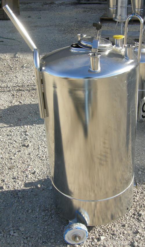 USED: Alloy Products pressure tank, 25 gallon, 316 stainless steel, vertical. 18" diameter x 25" straight side. Dished top and bottom. Internal rated 100 psi at 300 deg F. Openings: top (4) 1-1/2" tr...