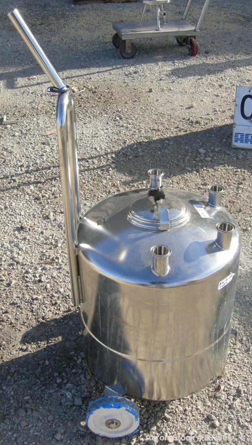 USED: Alloy Products pressure tank, 13 gallon, 316 stainless steel, vertical. 18" diameter x 10" straight side. Dished top and bottom. Internal rated 100 psi at 300 deg F. Openings: top (4) 1-1/2" tr...