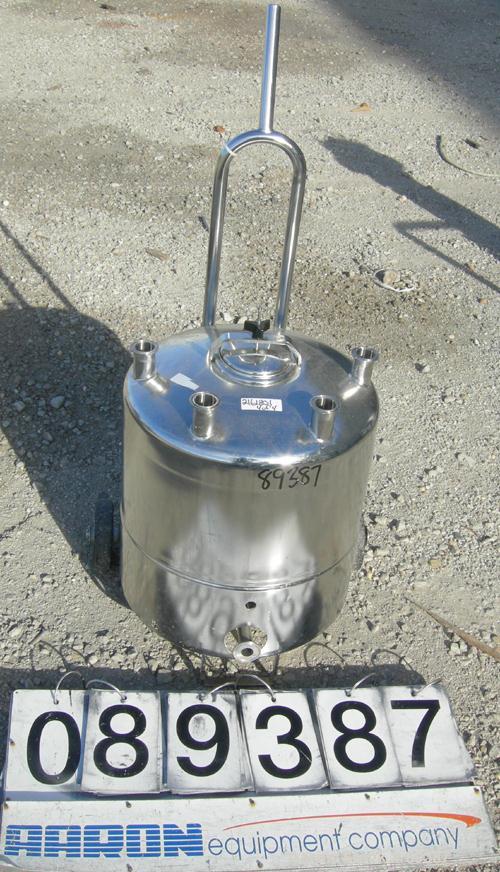 USED: Alloy Products pressure tank, 13 gallon, 316 stainless steel, vertical. 18" diameter x 10" straight side. Dished top and bottom. Internal rated 100 psi at 300 deg F. Openings: top (4) 1-1/2" tr...
