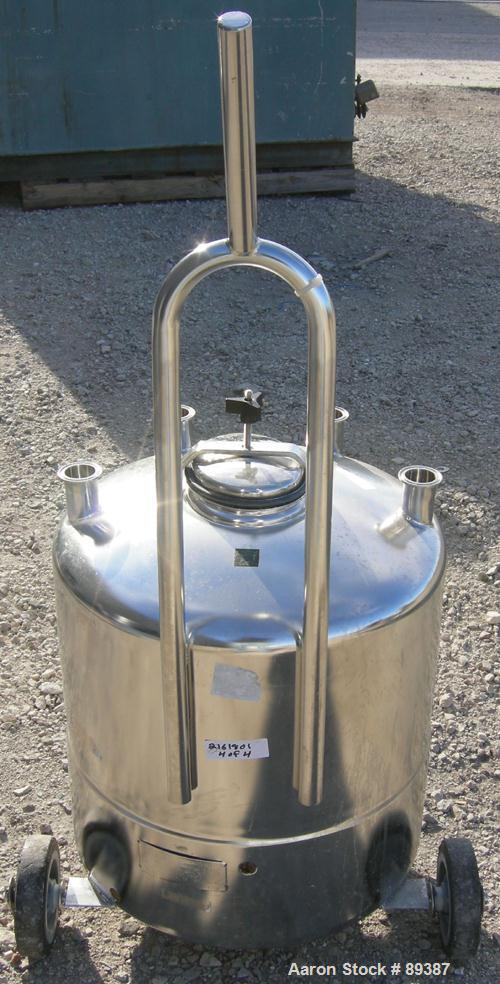 USED: Alloy Products pressure tank, 13 gallon, 316 stainless steel, vertical. 18" diameter x 10" straight side. Dished top and bottom. Internal rated 100 psi at 300 deg F. Openings: top (4) 1-1/2" tr...