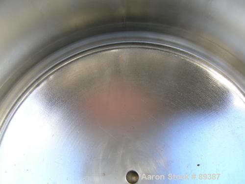 USED: Alloy Products pressure tank, 13 gallon, 316 stainless steel, vertical. 18" diameter x 10" straight side. Dished top and bottom. Internal rated 100 psi at 300 deg F. Openings: top (4) 1-1/2" tr...