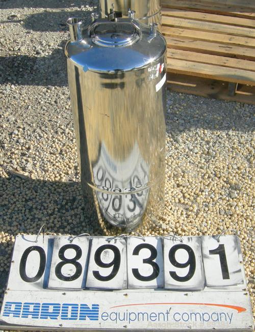 USED: Alloy Products pressure tank, 13 gallon, 316 stainless steel, vertical. 12" diameter x 19" straight side. Dished top and bottom. Internal rated 45 psi at 350 deg F. Openings: top (3) 5/8" tri c...