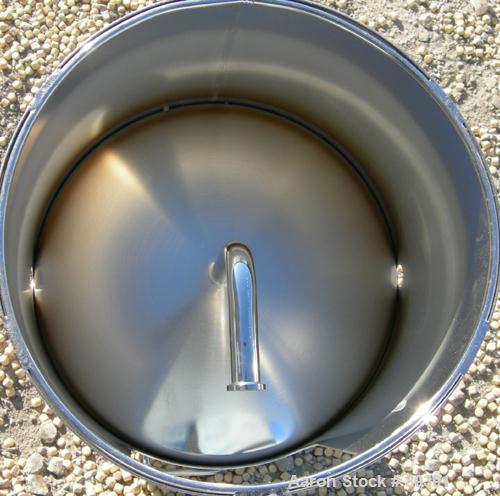 USED: Alloy Products pressure tank, 13 gallon, 316 stainless steel, vertical. 12" diameter x 19" straight side. Dished top and bottom. Internal rated 45 psi at 350 deg F. Openings: top (3) 5/8" tri c...