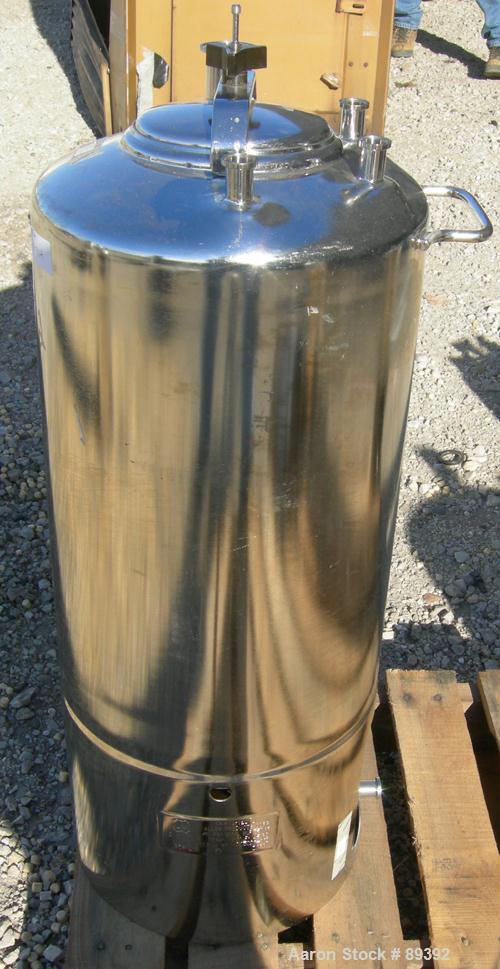 USED: Alloy Products pressure tank, 13 gallon, 316 stainless steel, vertical. 12" diameter x 19" straight side. Dished top and bottom. Internal rated 45 psi at 350 deg F. Openings: top (3) 5/8" tri c...