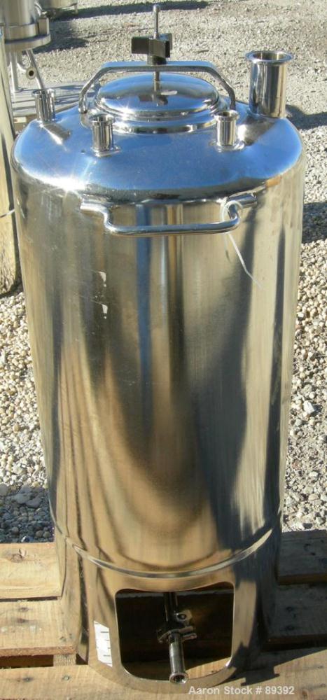 USED: Alloy Products pressure tank, 13 gallon, 316 stainless steel, vertical. 12" diameter x 19" straight side. Dished top and bottom. Internal rated 45 psi at 350 deg F. Openings: top (3) 5/8" tri c...