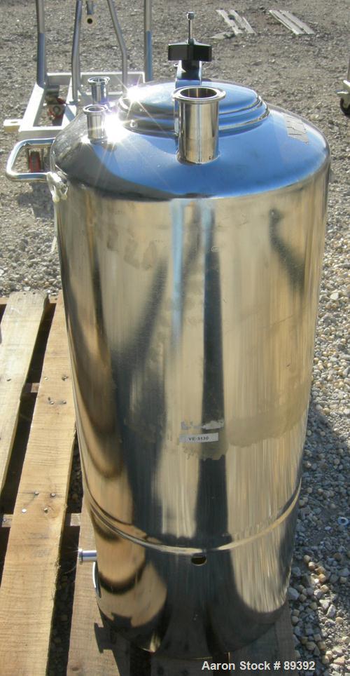 USED: Alloy Products pressure tank, 13 gallon, 316 stainless steel, vertical. 12" diameter x 19" straight side. Dished top and bottom. Internal rated 45 psi at 350 deg F. Openings: top (3) 5/8" tri c...