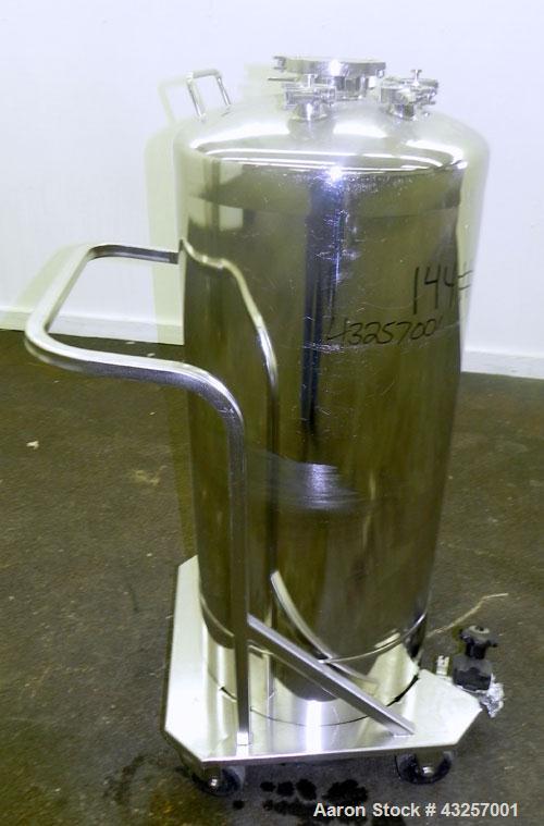 Used Alloy Products Pressure Tank, 36.99 Gallon (140 Liter), 316L Stainless Steel, Vertical. 17.74’’ Diameter x 29" straight side. Dished top and bottom. Internal rated FV to 85 psi at -20 to 350 deg...