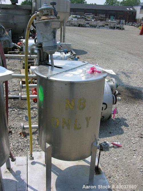 Used Alsop Tank, 25 gallon, stainless steel, vertical. 18'' diameter x 22'' straight side. Open top with a 1/2 hinged cover, sloped bottom. Clamp on Alsop air operated agitator, model 25DD. 3/4'' dia...