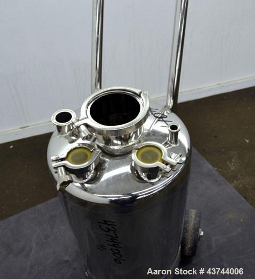 Used- 7 Gallon Stainless Steel Apache Stainless Pressure Tank