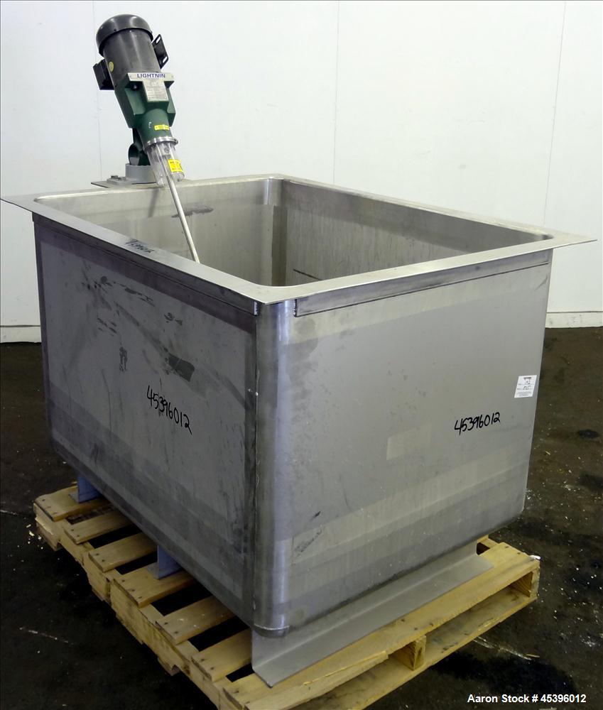 202 Gallon Stainless Steel Apache Stainless Equipment Square Gravity Filter Tank