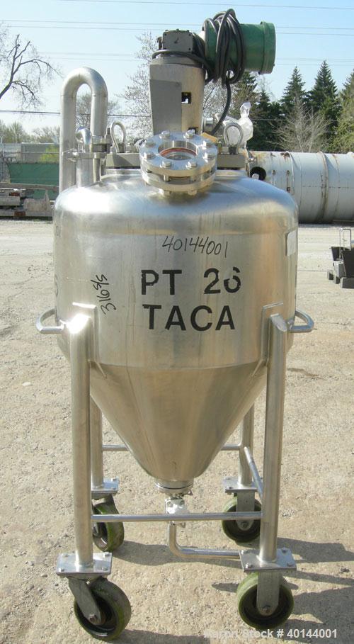 Used B & G Pressure Tank, 75 Gallon, 316 Stainless Steel, Vertical. Approximately 32" diameter x 20" straight side x 24" coned bottom. Dish top. Internal rated 75/fv psi at 300 deg F. Top entering Li...