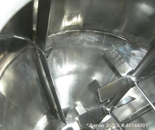 Used B & G Pressure Tank, 75 Gallon, 316 Stainless Steel, Vertical. Approximately 32" diameter x 20" straight side x 24" coned bottom. Dish top. Internal rated 75/fv psi at 300 deg F. Top entering Li...