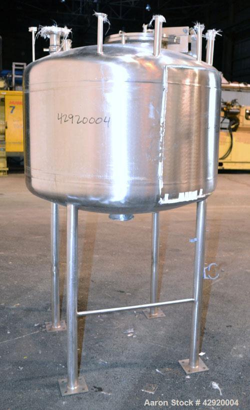 Used B&G Machine Pressure Tank, 198 Gallon (750 Liter), 316L Stainless Steel, Vertical. 48’’ Diameter x 20’’ straight side, dished top and bottom. Internal rated Full Vacuum & 30 psi at 270 degrees F...