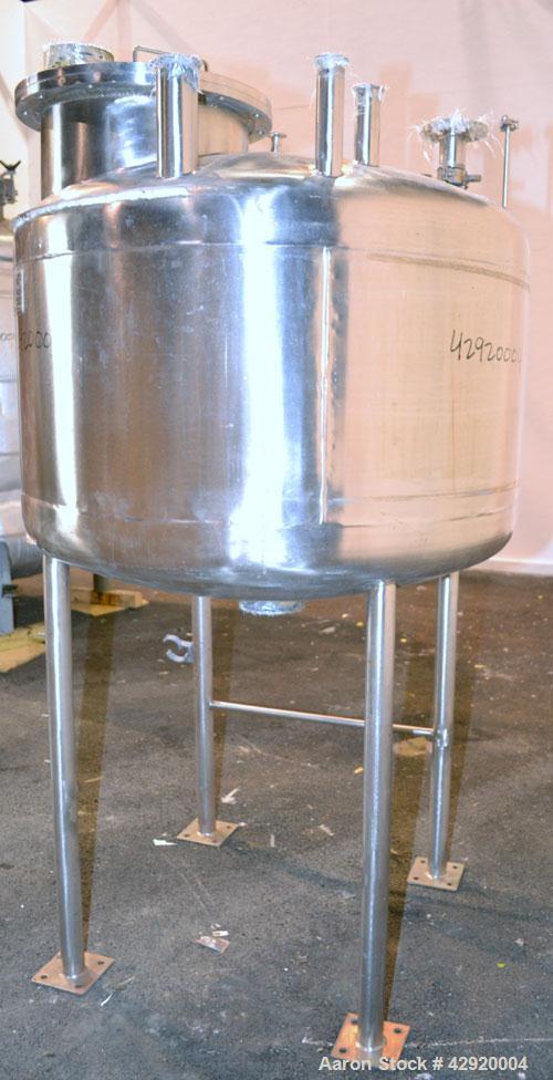 Used B&G Machine Pressure Tank, 198 Gallon (750 Liter), 316L Stainless Steel, Vertical. 48’’ Diameter x 20’’ straight side, dished top and bottom. Internal rated Full Vacuum & 30 psi at 270 degrees F...