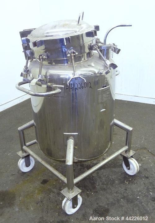 Used B&G Machine Pressure Tank, 55 Gallon (208.14 Liter), 316 Stainless Steel, Vertical. Approximate 26" diameter x 24" straight side, dished top and bottom. Internal rated Full Vacuum /30 psi at -20...