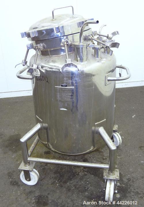 Used B&G Machine Pressure Tank, 55 Gallon (208.14 Liter), 316 Stainless Steel, Vertical. Approximate 26" diameter x 24" straight side, dished top and bottom. Internal rated Full Vacuum /30 psi at -20...