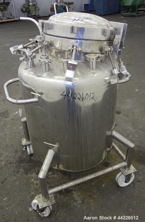 Used B&G Machine Pressure Tank, 55 Gallon (208.14 Liter), 316 Stainless Steel, Vertical. Approximate 26" diameter x 24" straight side, dished top and bottom. Internal rated Full Vacuum /30 psi at -20...