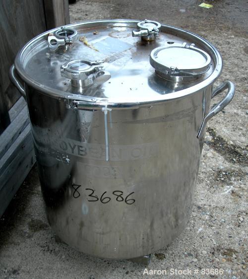 USED: Bolz Tank, 20 gallon, 304 stainless steel, vertical. 17-3/4" diameter x 19" straight side. Open top with clamp-on cover, flat bottom. Cover openings: (3) 1-1/2" tri clamp, 4-1/2" tri clamp, 1" ...