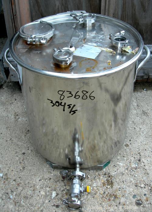 USED: Bolz Tank, 20 gallon, 304 stainless steel, vertical. 17-3/4" diameter x 19" straight side. Open top with clamp-on cover, flat bottom. Cover openings: (3) 1-1/2" tri clamp, 4-1/2" tri clamp, 1" ...