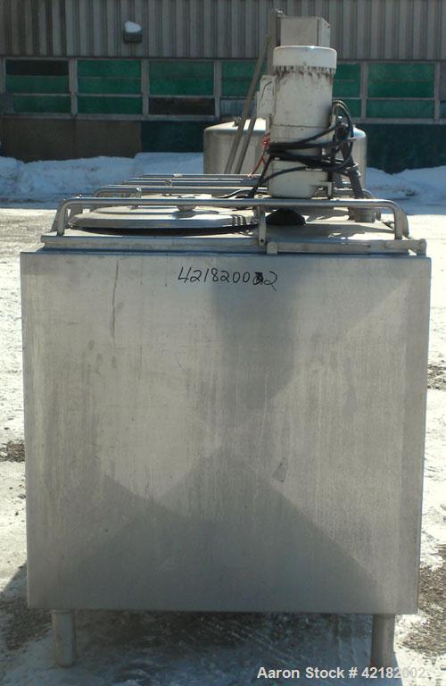 Used Cherry Burrell 3 Compartment Tank, approximately 390 total gallons, 130 gallon each compartment, model UAMS375R, 304 stainless steel, horizontal. Each compartment measures approximately 36" long...