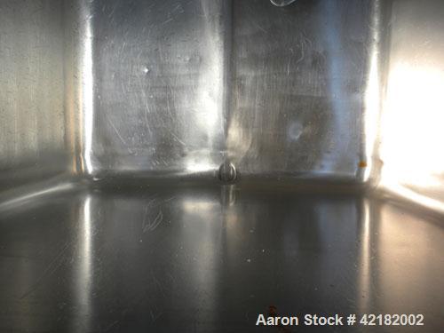 Used Cherry Burrell 3 Compartment Tank, approximately 390 total gallons, 130 gallon each compartment, model UAMS375R, 304 stainless steel, horizontal. Each compartment measures approximately 36" long...