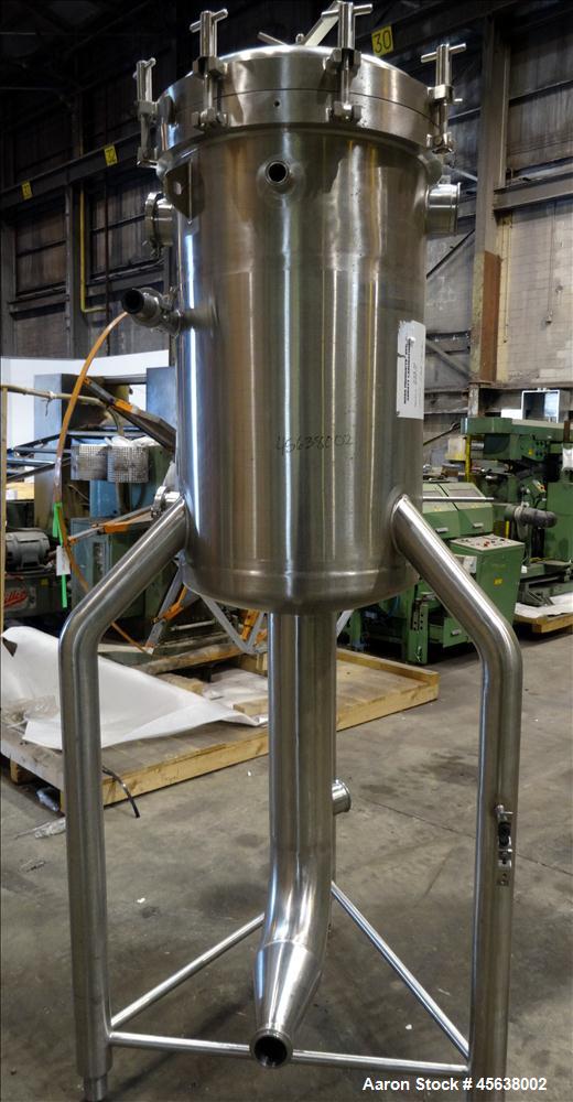 Used Cherry Burrel Deaerator Pressure Tank, 75 Gallon, 316L Stainless Steel, Vertical. 24" Diameter x 40" straight side. Dished clamp top, dished bottom. Internal rated 65 psi at -20 to 350 degrees F...