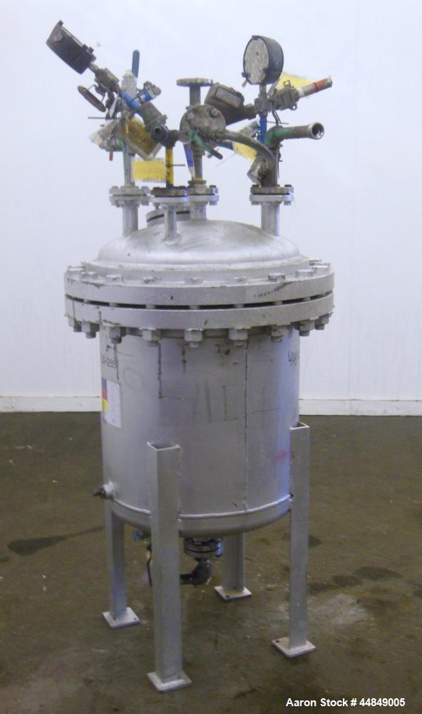 Used Chicago Boiler Company Pressure Tank, 50 Gallon, 304 Stainless Steel, Vertical. 24" Diameter x 24" straight side, dished bolt on top, dished bottom. Internal rated 14.7/122 psi at 365 degrees F....