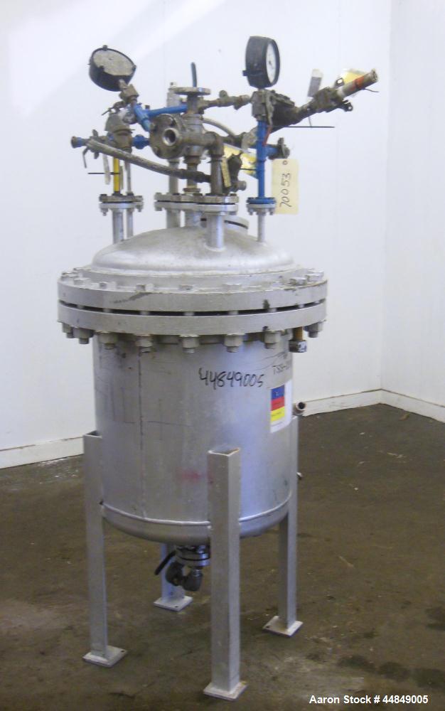 Used Chicago Boiler Company Pressure Tank, 50 Gallon, 304 Stainless Steel, Vertical. 24" Diameter x 24" straight side, dished bolt on top, dished bottom. Internal rated 14.7/122 psi at 365 degrees F....