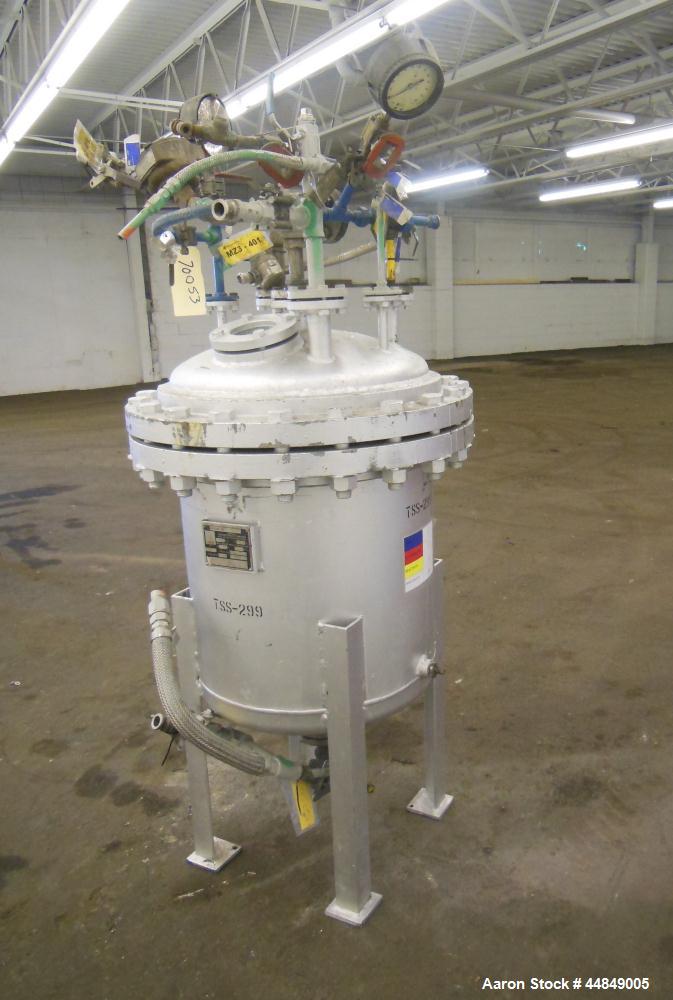 Used Chicago Boiler Company Pressure Tank, 50 Gallon, 304 Stainless Steel, Vertical. 24" Diameter x 24" straight side, dished bolt on top, dished bottom. Internal rated 14.7/122 psi at 365 degrees F....