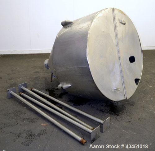 Used Custom Metalcraft Tank, 200 Gallon, 304 Stainless Steel, Vertical. 48' Diameter x 26" straight side x 44" coned bottom. Open top with a hinged cover. 3-1/2" Center bottom outlet. Mounted on 4 ca...