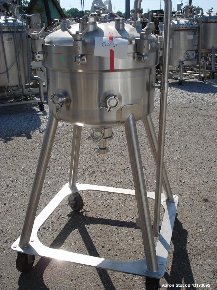 Used 80 Liter DCI receiver, 316L stainless steel construction, 24" diameter x 10" straight side, Rated 50/15 psig @ 350 degrees F internal, removable dished top and dished bottom, 1.5" drain, top has...