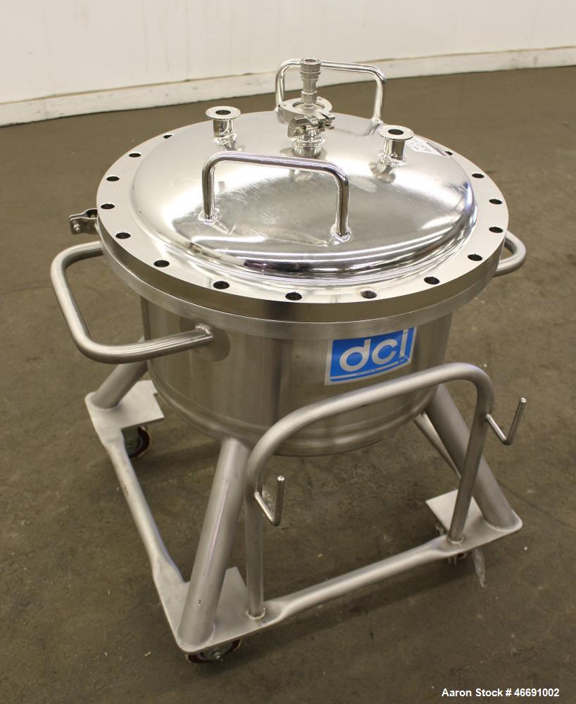 Used DCI Pressure Tank, 60 Liter (15.8 Gallon), 316 Stainless Steel, Vertical.