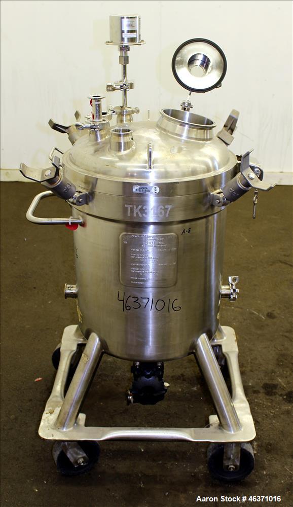Used DCI Pressure Tank, 22.5 Gallon (85 Liter), 316L Stainless Steel, Vertical. 18" Diameter x 17-3/4" straight side. Clamp down hinged dished top, dish bottom head. Internal rated 50/-15 psi at -20 ...