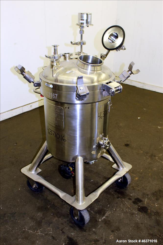 Used DCI Pressure Tank, 22.5 Gallon (85 Liter), 316L Stainless Steel, Vertical. 18" Diameter x 17-3/4" straight side. Clamp down hinged dished top, dish bottom head. Internal rated 50/-15 psi at -20 ...
