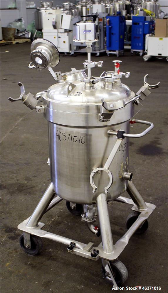 Used DCI Pressure Tank, 22.5 Gallon (85 Liter), 316L Stainless Steel, Vertical. 18" Diameter x 17-3/4" straight side. Clamp down hinged dished top, dish bottom head. Internal rated 50/-15 psi at -20 ...