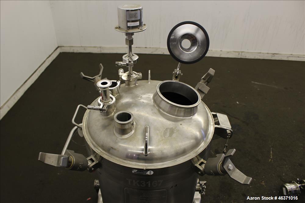 Used DCI Pressure Tank, 22.5 Gallon (85 Liter), 316L Stainless Steel, Vertical. 18" Diameter x 17-3/4" straight side. Clamp down hinged dished top, dish bottom head. Internal rated 50/-15 psi at -20 ...