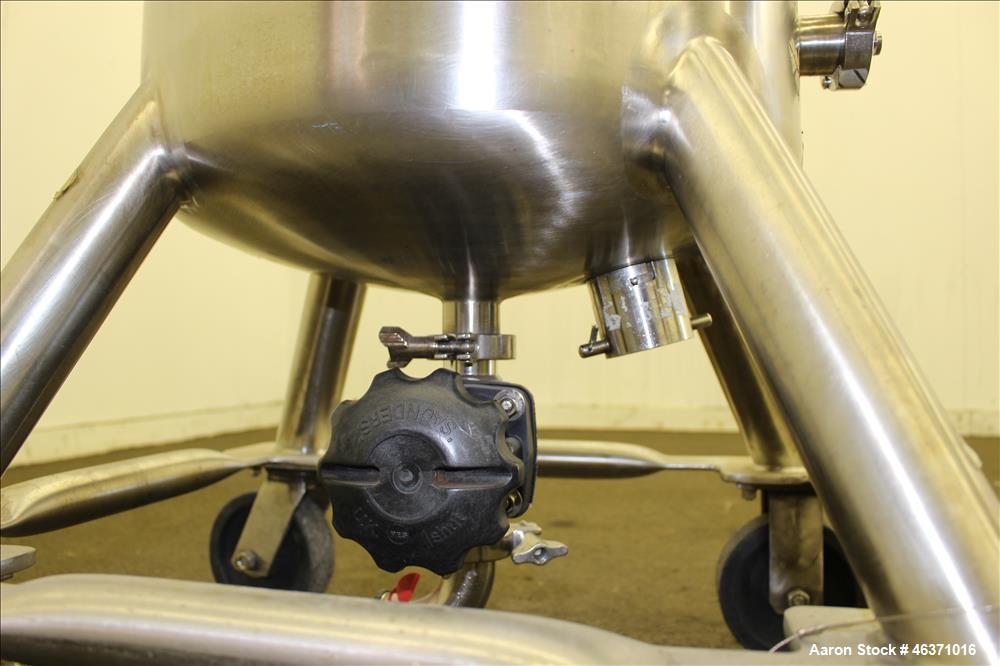 Used DCI Pressure Tank, 22.5 Gallon (85 Liter), 316L Stainless Steel, Vertical. 18" Diameter x 17-3/4" straight side. Clamp down hinged dished top, dish bottom head. Internal rated 50/-15 psi at -20 ...
