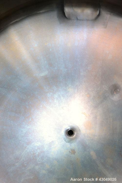 Used DCI Pressure Tank, 150 Gallon, 316L Stainless Steel, Vertical. 30’’ Diameter x 44’’ straight side, dished top and bottom. Internal rated 25 psi at 200 degrees F. Openings: top 12’’ manway with c...