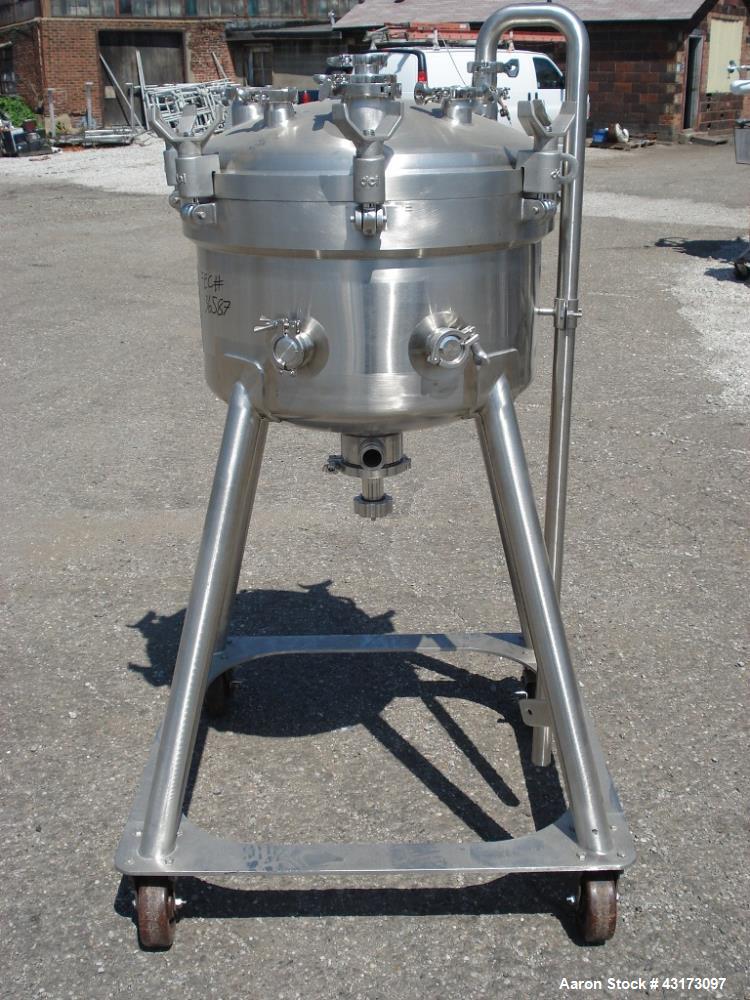 Used 80 Liter DCI receiver, 316L stainless steel construction, 24" diameter x 10" straight side, Rated 50/15 psig @ 350 degrees F internal, removable dished top and dished bottom, 1.5" drain, top has...