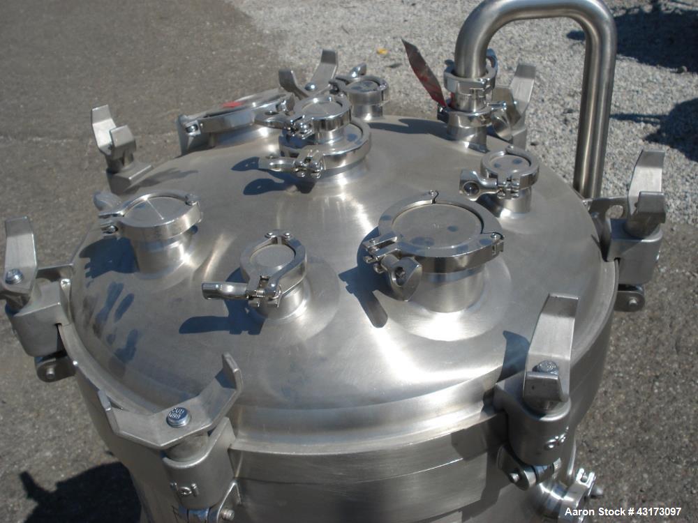 Used 80 Liter DCI receiver, 316L stainless steel construction, 24" diameter x 10" straight side, Rated 50/15 psig @ 350 degrees F internal, removable dished top and dished bottom, 1.5" drain, top has...