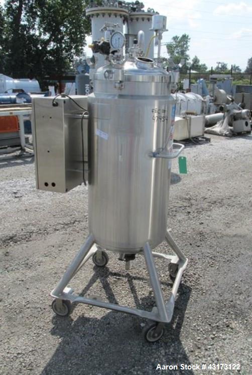 Used DCI receiver,150 liter, 316 stainless steel construction, approximately 18" diameter x 41" straight side, removable dish top, dish bottom, rated 50 psi and full vacuum at 350 f, bottom mounted B...