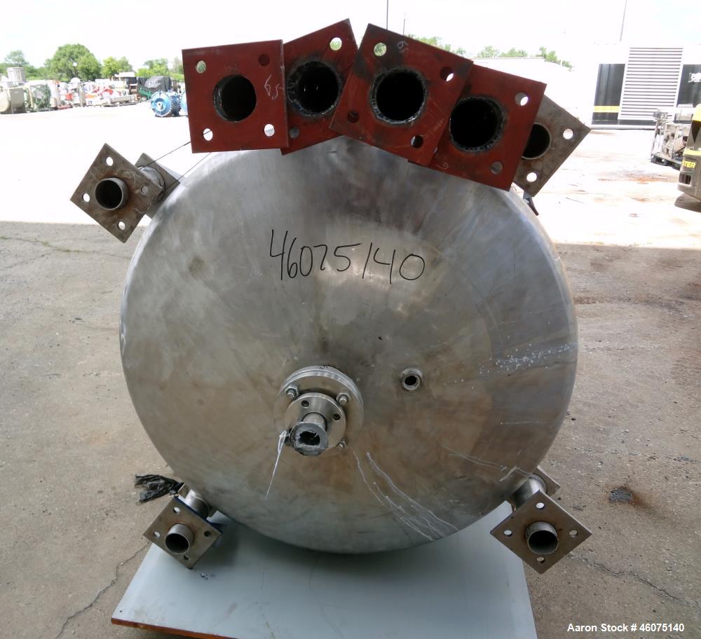 Used Eastern Manufacturing Pressure Tank, 275 Gallon, 316L Stainless Steel, Vertical. Approximate 48" diameter x 32" straight side, dished top & bottom. Internal rated 80 psi/Full Vacuum at -20 to 20...