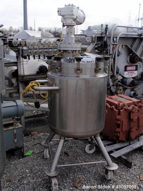 Used Feldmeier Pressure Tank, 40 gallon, 316L Stainless Steel, Vertical. 21 3/4" diameter x 24" straight side, removable dish top, dish bottom. Internal rated 30 psi and full vacuum at 350 deg F. Off...