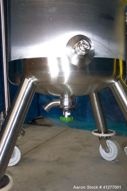 Used Feldmeier Pressure Tank, 50 Gallon, 316L stainless steel, vertical. 23 5/8" diameter x 25" straight side, dished clamp on top, dish bottom. Internal rated 45/FV at 350 deg F. Off center Lightnin...
