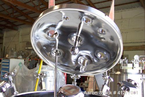 Used Feldmeier Pressure Tank, 50 Gallon, 316L stainless steel, vertical. 23 5/8" diameter x 25" straight side, dished clamp on top, dish bottom. Internal rated 45/FV at 350 deg F. Off center Lightnin...