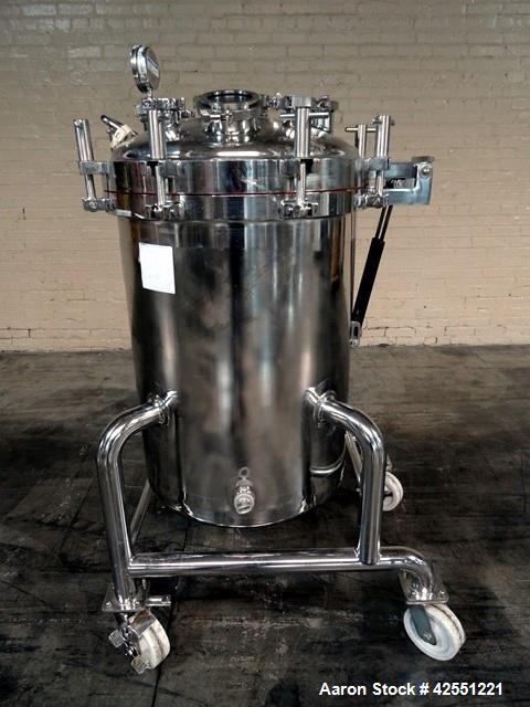 Used Feldmeier Receiver Tank, 60 Gallon, Stainless Steel. 24" Diameter x 30" straight side. Hinged dished top with assist, dished bottom. Internal rated 50 psi at 300 degrees F. Bottom mounted magnet...