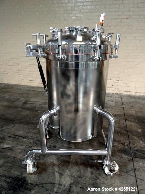 Used Feldmeier Receiver Tank, 60 Gallon, Stainless Steel. 24" Diameter x 30" straight side. Hinged dished top with assist, dished bottom. Internal rated 50 psi at 300 degrees F. Bottom mounted magnet...